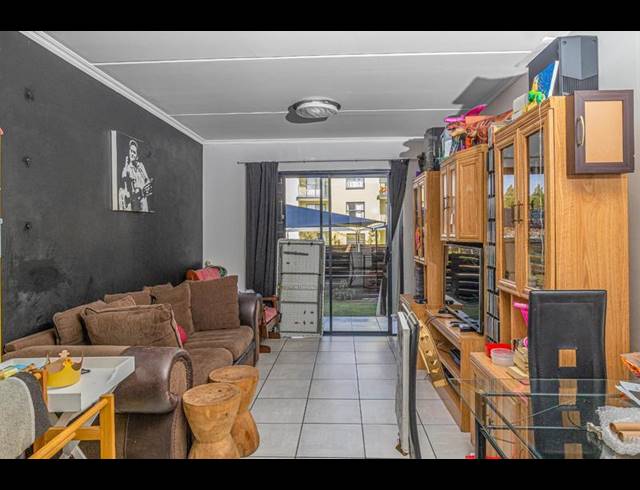 1 BEDROOM APARTMENT FOR SALE IN WITFIELD